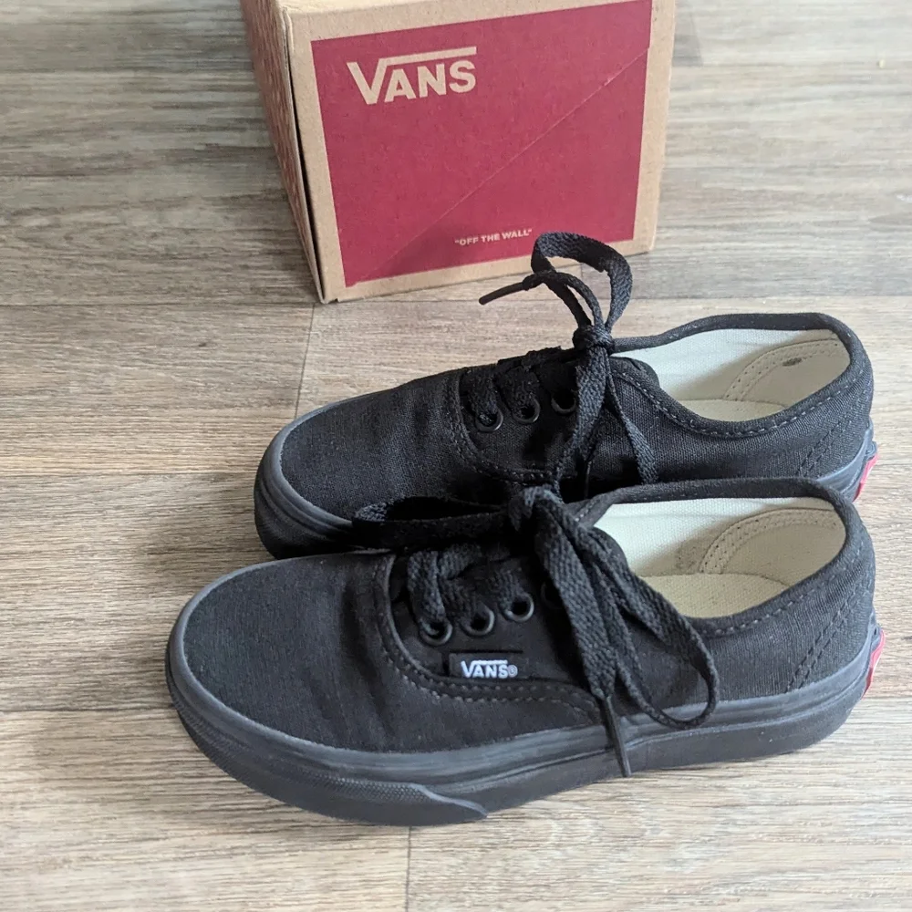 NIB Vans Youth Kid's Authentic Classic All Black Skateboard Shoe Size 12